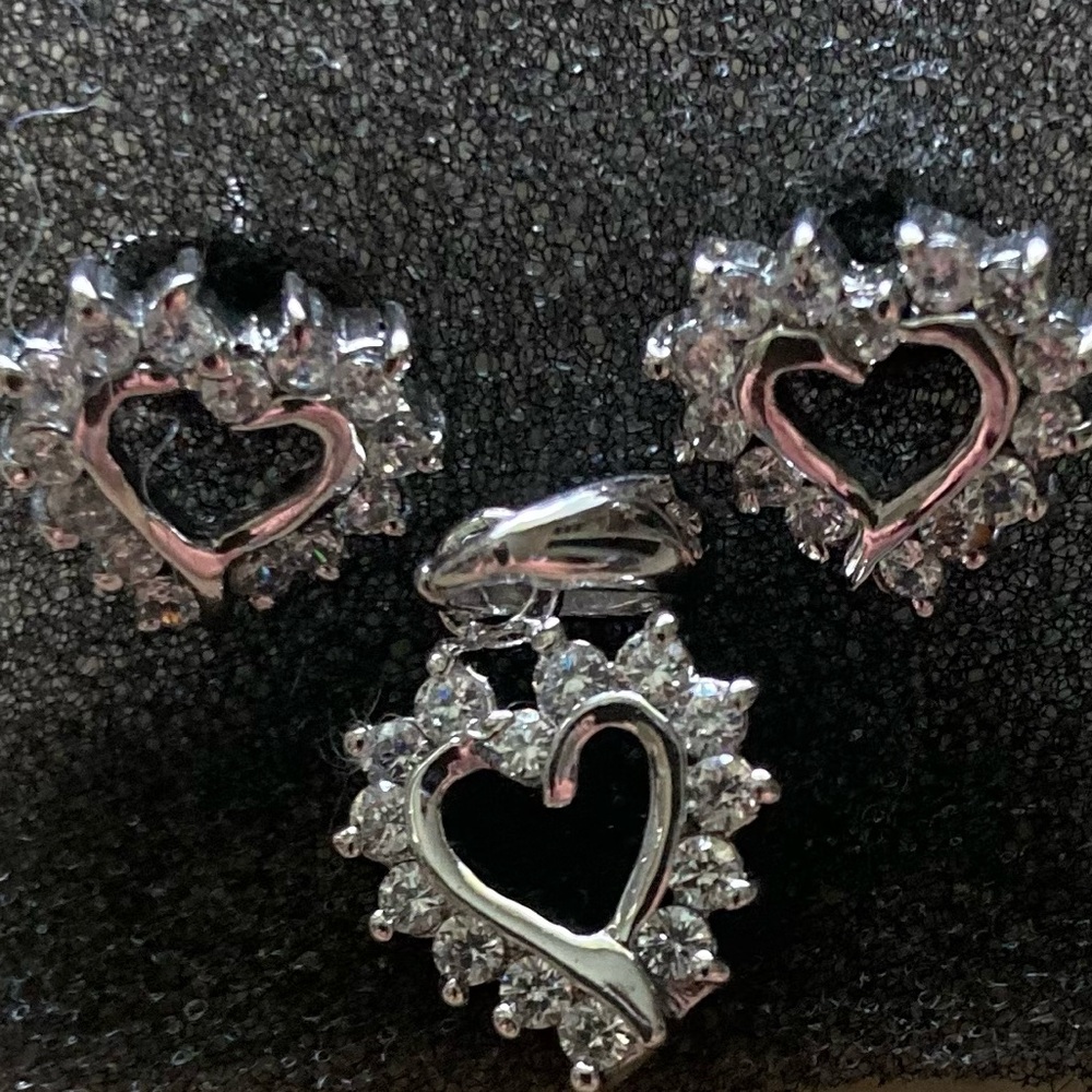 💎 Adorable NEW Tiny Sterling Silver/CZ Heart Pendant & Earrings Set